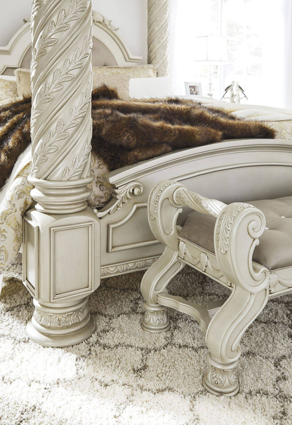 King Canopy Bed M6057