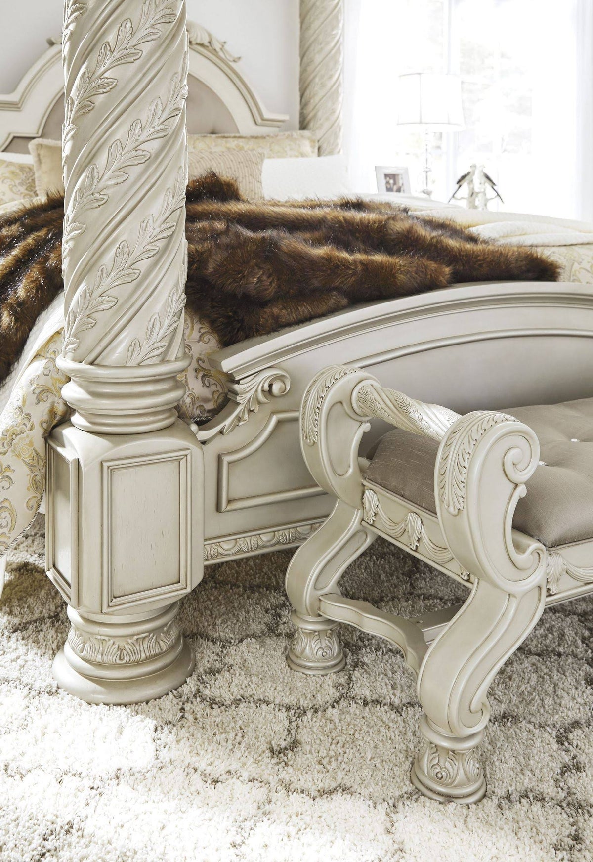 King Canopy Bed M6057