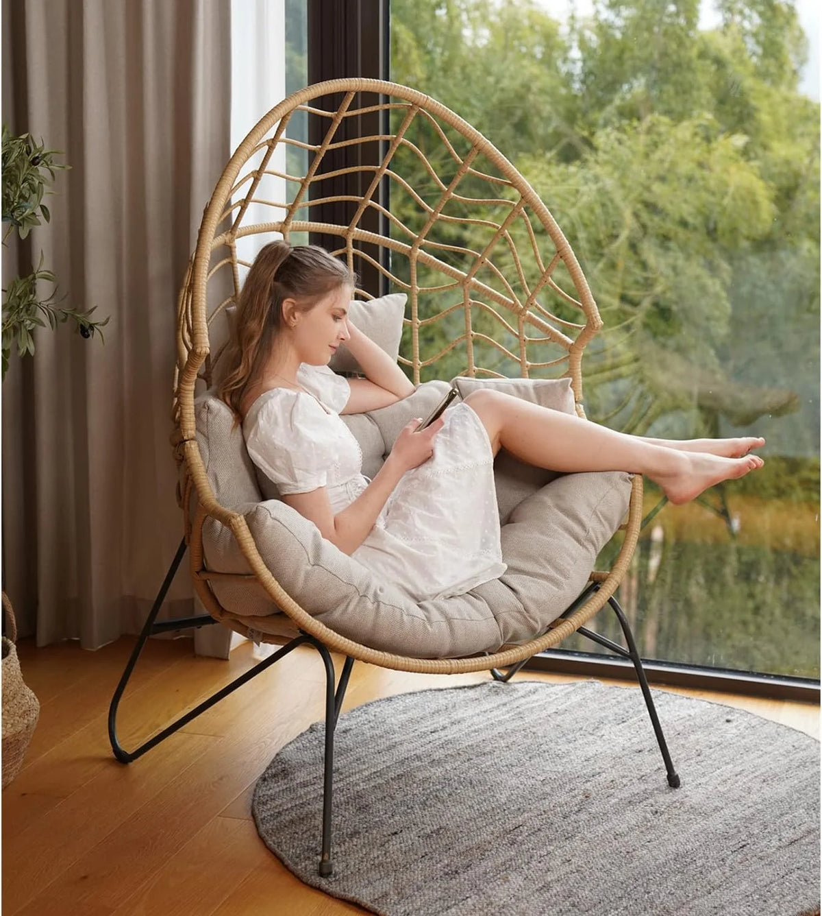 Oversized Wicker Egg Chair with Stand and Cushion O279
