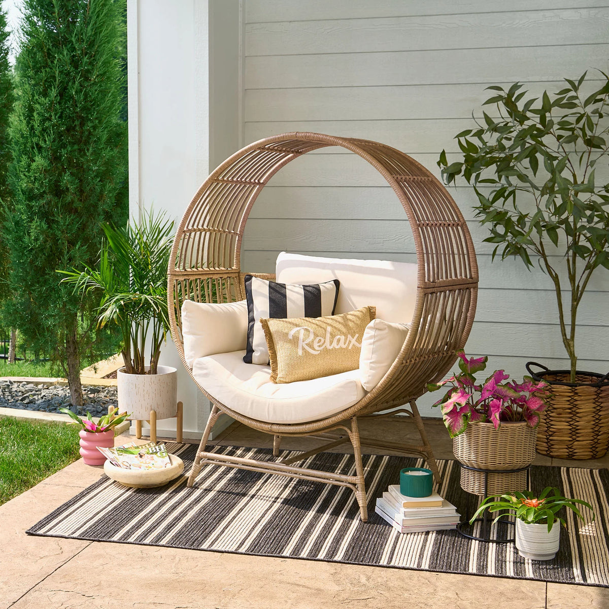 Round Wicker Outdoor Egg Chair P65708