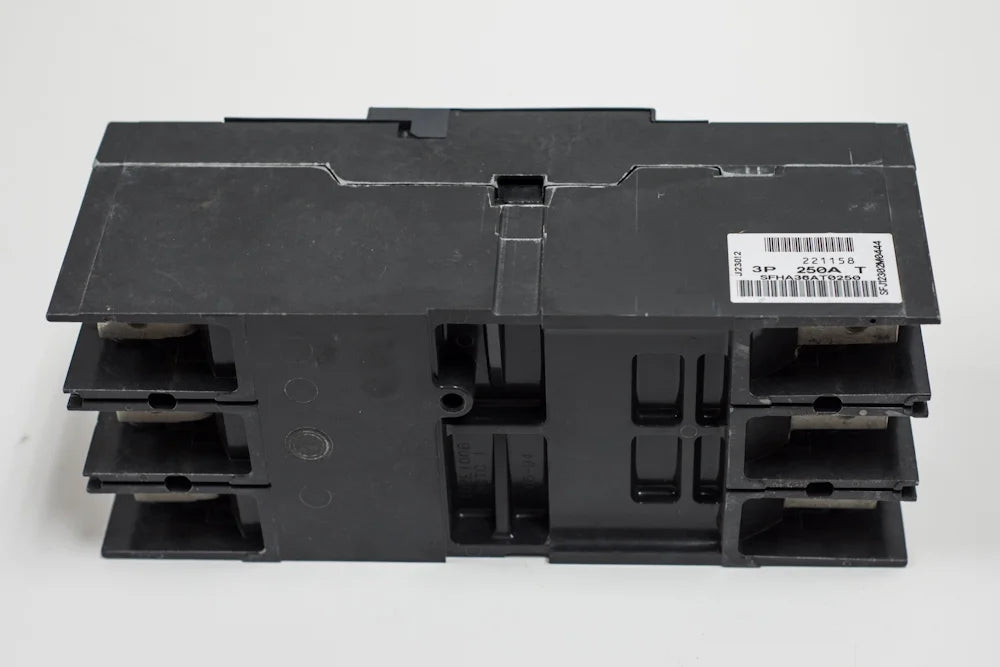 Bolt-On Mount Type Molded Case Circuit Breaker 3-Pole 250 Amp 600 Volt AC G10703