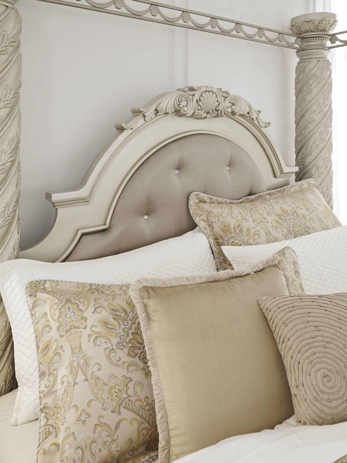 King Canopy Bed M6057
